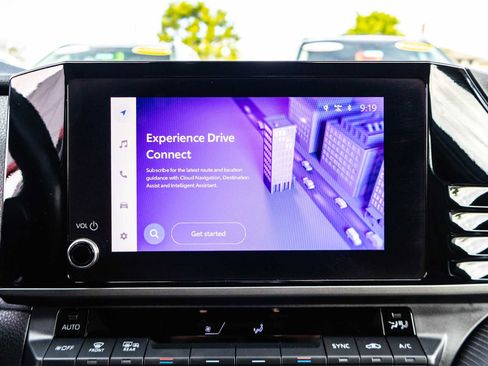 Used 2025 Toyota Camry SE image 31