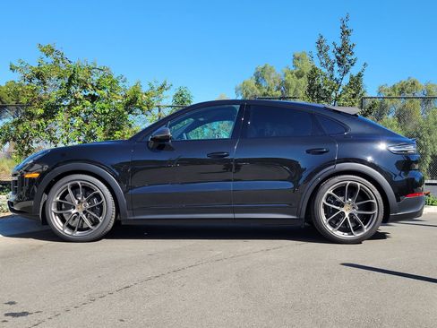 Certified 2023 Porsche Cayenne Turbo GT image 2