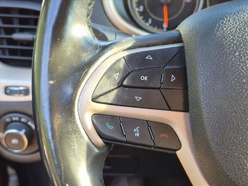 Used 2018 Jeep Cherokee Latitude w/ Altitude Package FWD image 4