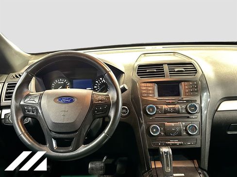 Used 2017 Ford Explorer XLT AWD/4WD image 22