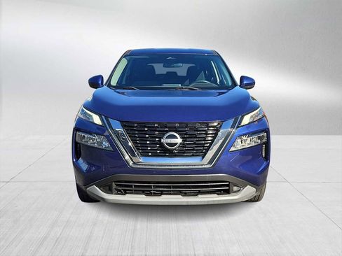 Used 2023 Nissan Rogue SV image 3