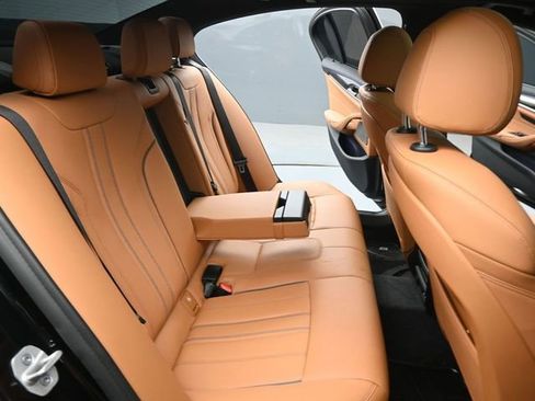 Used 2022 BMW 540i w/ Premium Package image 25