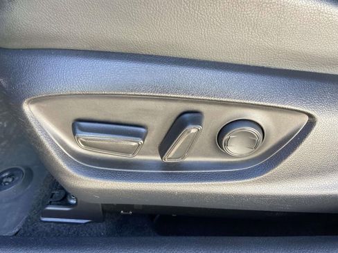 Used 2023 Toyota Camry SE image 18