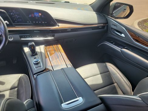 Used 2023 Cadillac Escalade Premium Luxury image 22