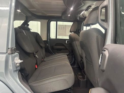Used 2025 Jeep Wrangler Unlimited Sahara image 21