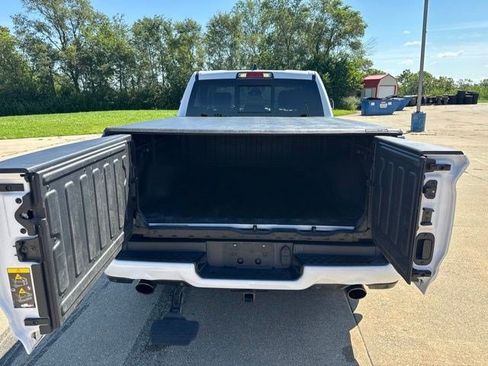 Used 2023 RAM 1500 Laramie AWD/4WD image 9
