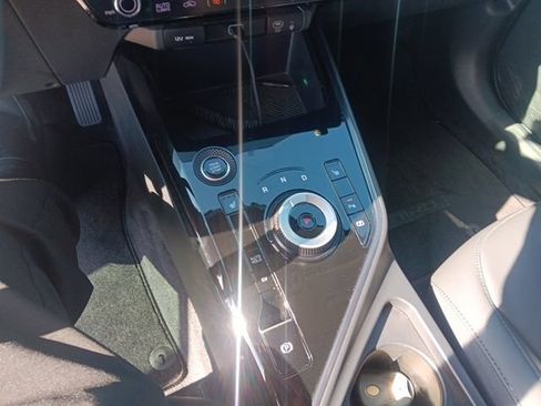 Used 2023 Kia Niro EX FWD image 4
