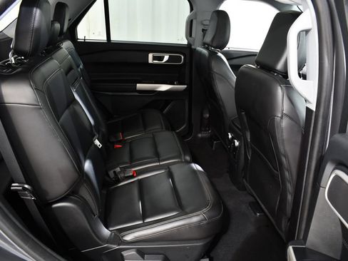 Used 2022 Ford Explorer XLT w/ Equipment Group 202A AWD/4WD image 19