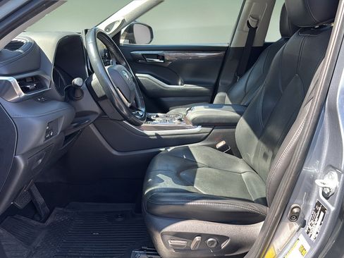 Used 2021 Toyota Highlander Limited AWD/4WD image 11