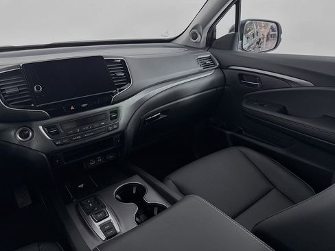 Certified 2025 Honda Ridgeline RTL image 23