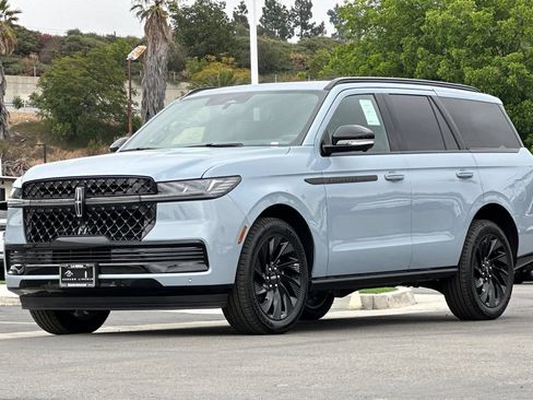 New 2026 Lincoln Navigator Reserve w/ Jet Appearance Package AWD/4WD image 7