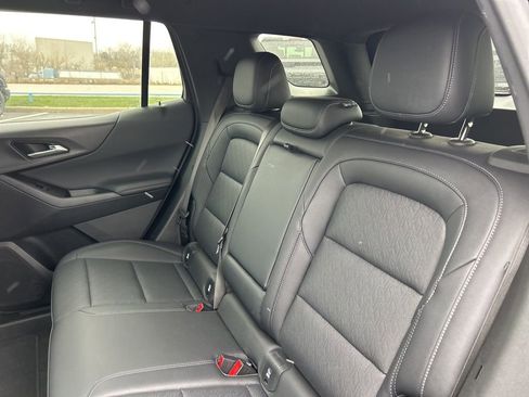 Used 2025 Chevrolet Equinox LT w/ Convenience Package II image 32