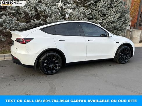 Used 2022 Tesla Model Y Long Range image 9