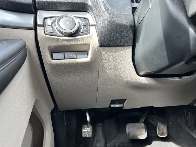 Used 2018 Ford Explorer XLT w/ Equipment Group 201A FWD image 18