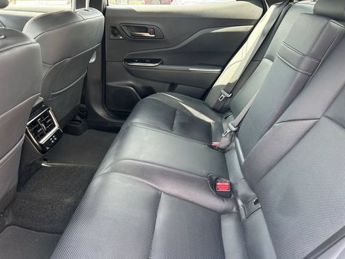 Used 2025 Toyota Crown Platinum AWD/4WD image 16