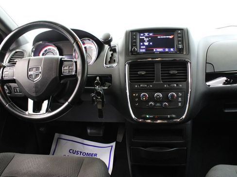 Used 2020 Dodge Grand Caravan SE FWD image 9