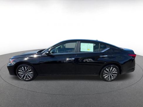 Used 2025 Nissan Altima 2.5 SV image 8