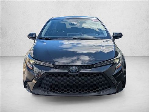 Used 2020 Toyota Corolla LE image 2