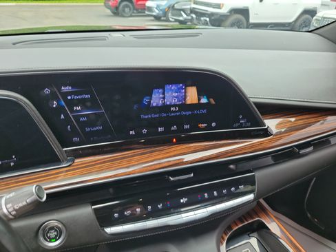 Used 2021 Cadillac Escalade Premium Luxury AWD/4WD image 30
