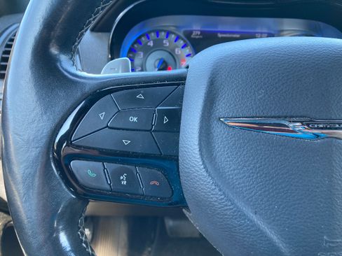 Used 2018 Chrysler 300 S image 18