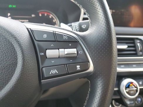 Used 2023 Genesis G70 2.0T image 19