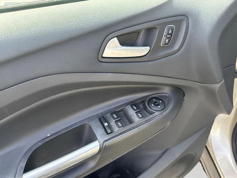 Used 2018 Ford Escape SE image 12