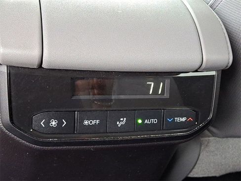 Used 2023 Toyota Highlander LE image 13