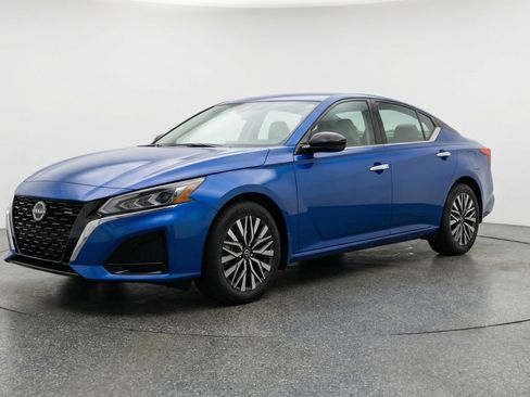 Used 2025 Nissan Altima 2.5 SV image 3