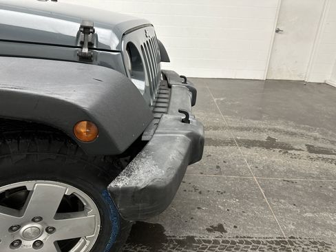 Used 2015 Jeep Wrangler Unlimited Sport image 2