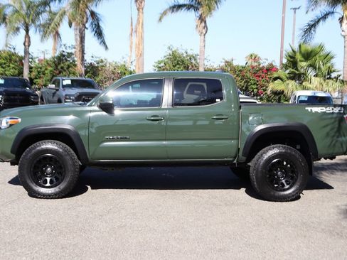 Used 2021 Toyota Tacoma TRD Off-Road w/ Technology Package AWD/4WD image 5