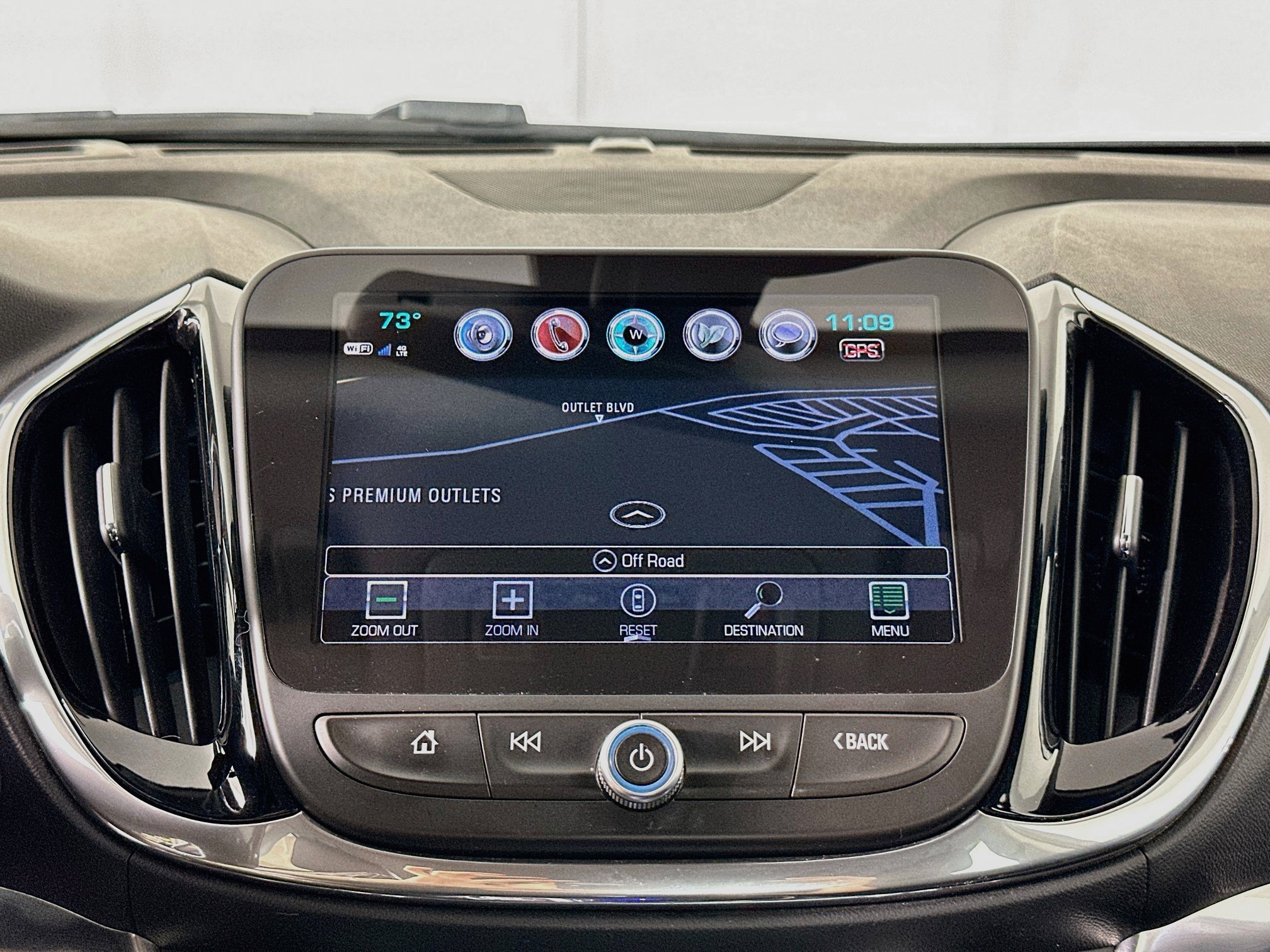 Used 2018 Chevrolet Volt Premier w/ Driver Confidence Package FWD image 22