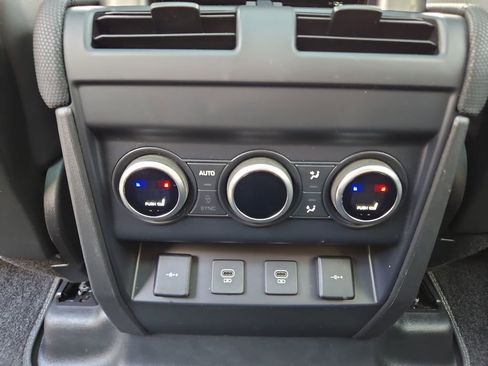 Used 2022 Land Rover Defender 110 X-Dynamic HSE image 32