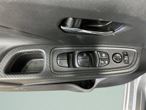 Used 2025 Nissan Versa SV image 12