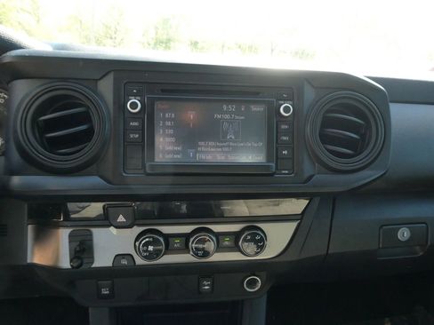 Used 2016 Toyota Tacoma SR image 18