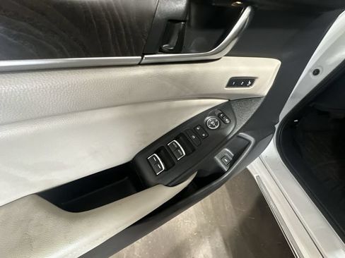Used 2022 Honda Accord Touring image 19