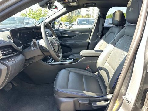 Used 2025 Buick Envista Sport Touring w/ Experience Buick Package FWD image 18