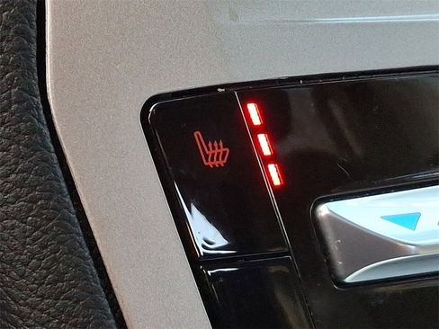 Used 2022 Ford Explorer XLT image 27