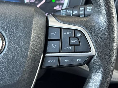Used 2023 Toyota Highlander L FWD image 30