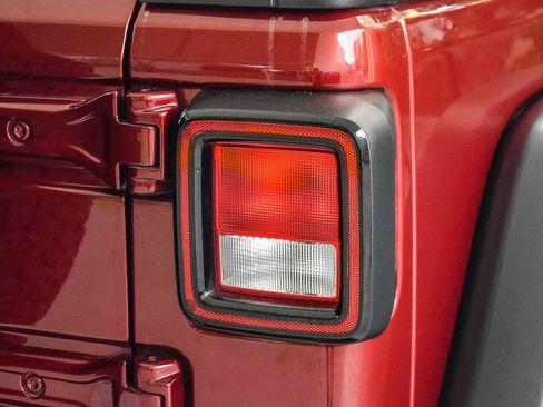 Used 2022 Jeep Wrangler Rubicon image 7