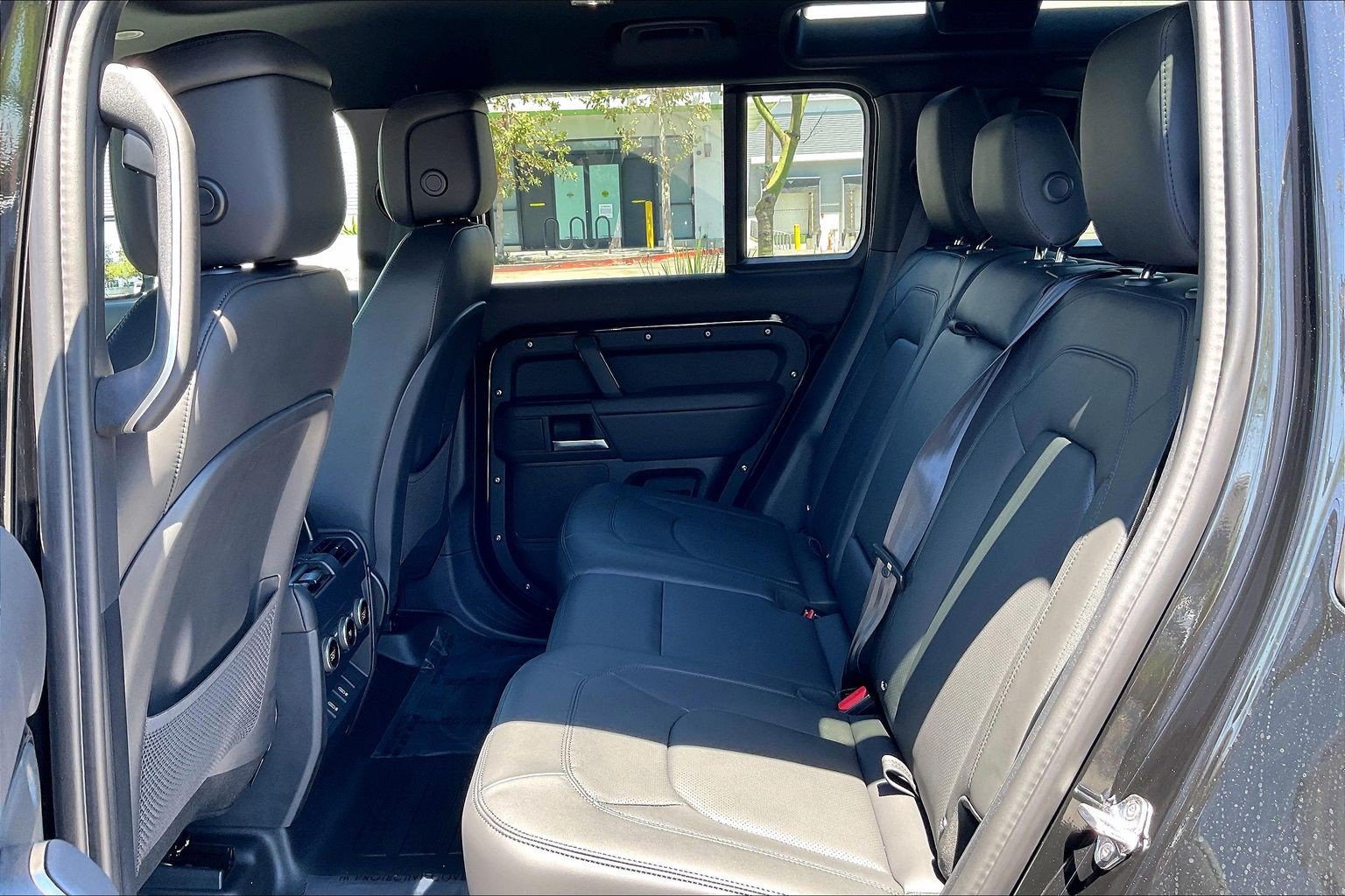 New 2026 Land Rover Defender 110 X-Dynamic SE AWD/4WD image 16