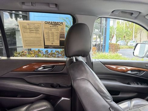 Used 2019 Cadillac Escalade ESV Luxury RWD image 16
