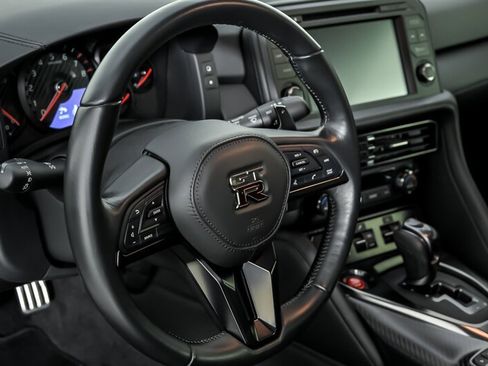 Used 2017 Nissan GT-R Premium AWD/4WD image 25