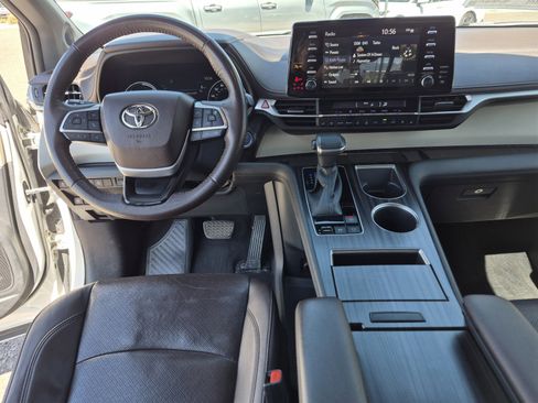 Used 2022 Toyota Sienna Platinum AWD/4WD image 19