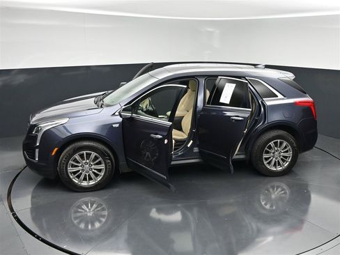 Used 2018 Cadillac XT5 Luxury w/ Driver Awareness Package AWD/4WD image 29