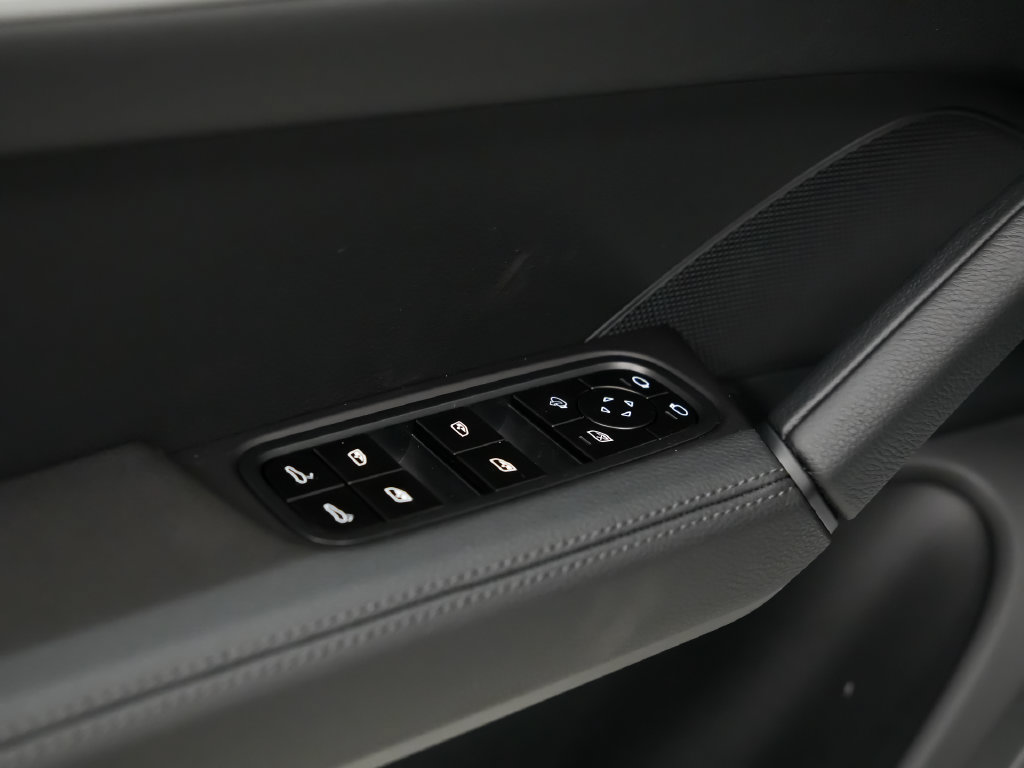 Certified 2026 Porsche Cayenne Coupe AWD/4WD image 23
