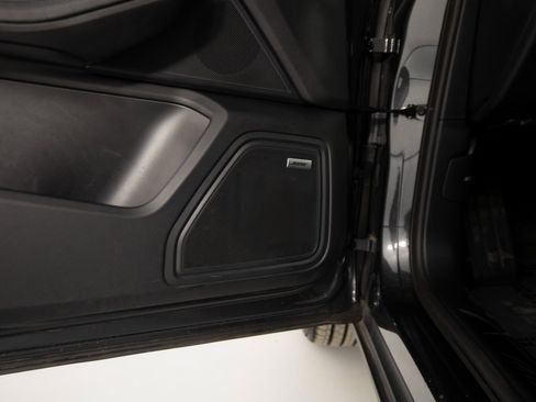 Certified 2021 Porsche Macan image 18