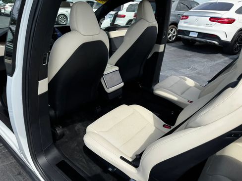 Used 2022 Tesla Model X AWD/4WD image 11