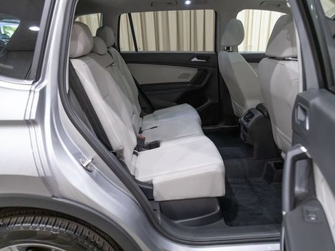 Used 2020 Volkswagen Tiguan SEL AWD/4WD image 16