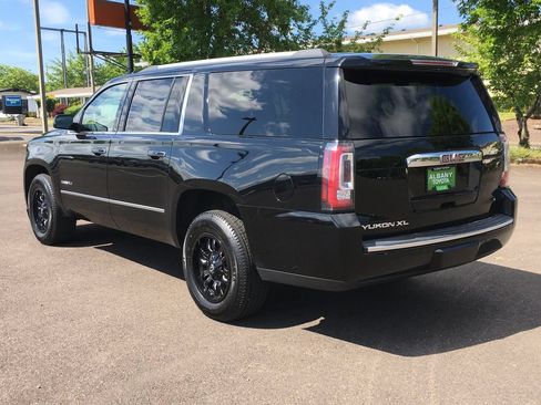 Used 2017 GMC Yukon XL Denali w/ Open Road Package AWD/4WD image 4