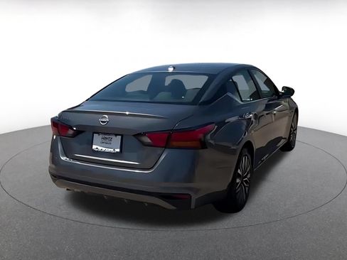 Used 2025 Nissan Altima 2.5 SV FWD image 15